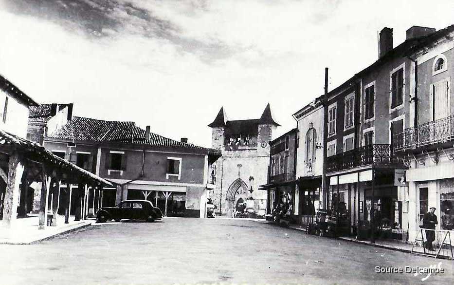 47 Villereal Place de la Halle.jpg
